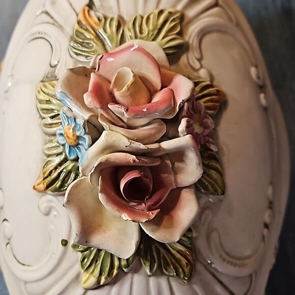 Vintage Capodimonte soup tureen - Picture 11 of 16